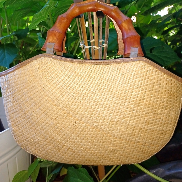 Cute Hand Bag with leather flowers made hand weaved. - Picture 2 of 2